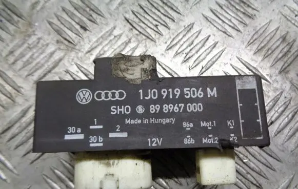 Volkswagen Polo IV 9N3 Coolant fan relay 1J0919506M