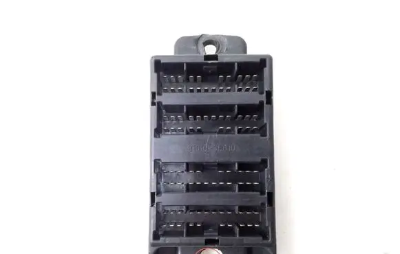 KIA Sorento Fuse module 913103E810