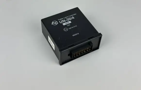 Mercedes-Benz C W203 Tow bar trailer control unit/module UN304 10R035110 E810R035110