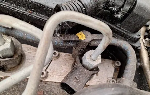 Audi A4 S4 B8 8K Fuel injector 