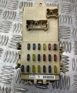 Subaru Legacy Fuse module JB200400