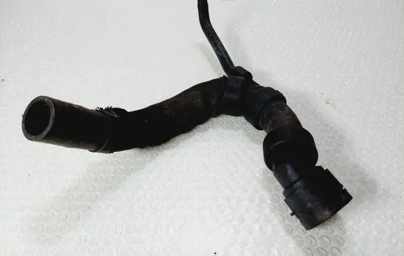 Audi A4 S4 B5 8D Engine coolant pipe/hose 4B0121101B