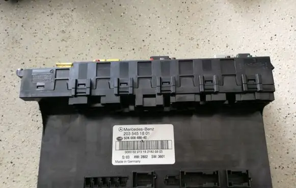 Mercedes-Benz C W203 Fuse module 2035451801