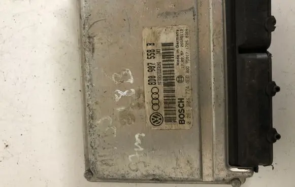Audi A4 S4 B5 8D Engine control unit/module 8D0907558B 0261204774