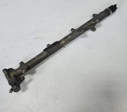 Mercedes-Benz Vito Viano W638 Fuel main line pipe A6110700095 0445214004