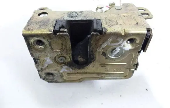 Iveco Daily 3rd gen Front door lock IMPRK694740