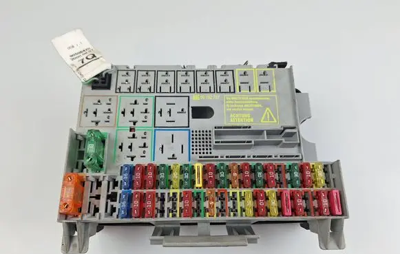 Opel Vectra C Fuse box set 09152787