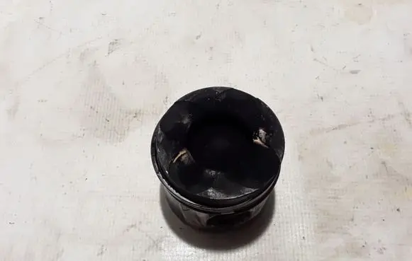 Volvo XC60 Piston with connecting rod 31339777