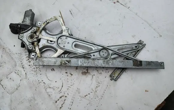 Toyota Auris 150 Front door window regulator with motor 973581100