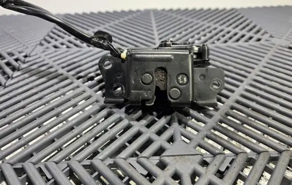 Loading door lock