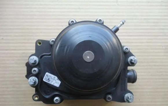 Mercedes-Benz E W212 Power steering pump A00090008
