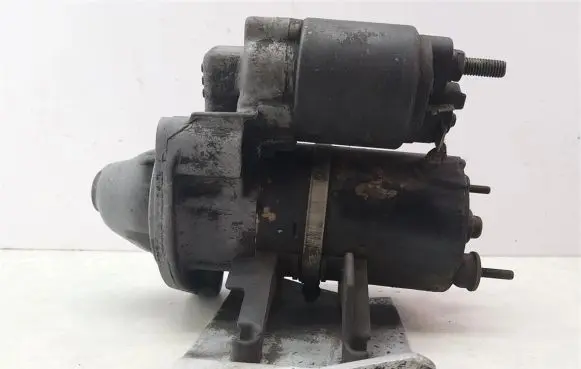 Volkswagen PASSAT B5 Starter motor 058911023B