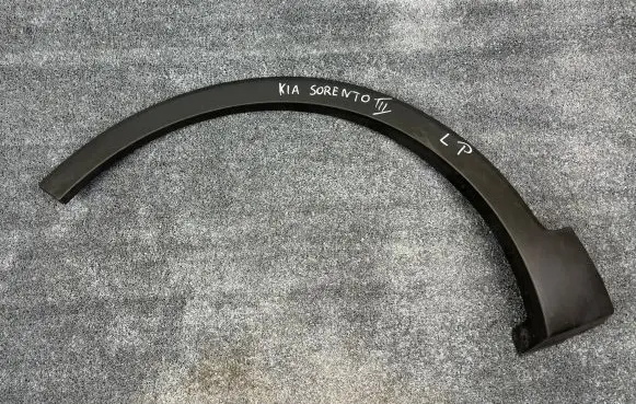 KIA Sorento Fender trim (molding) 87711-C5000 L291