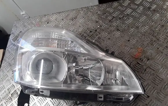 Renault Modus Headlight/headlamp 8200658391