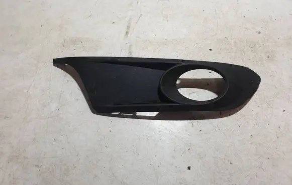 Volkswagen Jetta VI Front fog light trim/grill 5C6853666A
