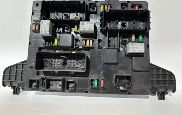 Opel Zafira C Fuse module 13368653 365927271