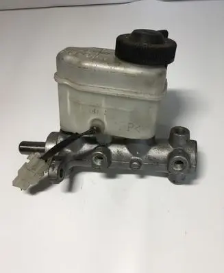 Ford Ranger Master brake cylinder UM46