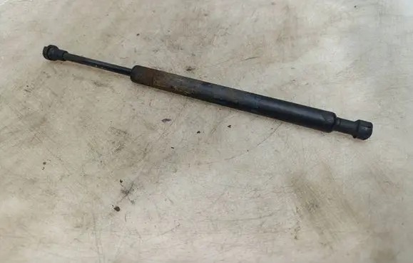 Volkswagen Touareg I Tailgate/trunk strut/damper 7L6845587A