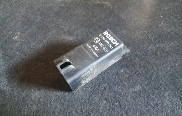 Chevrolet Captiva Glow plug pre-heat relay 0281003041