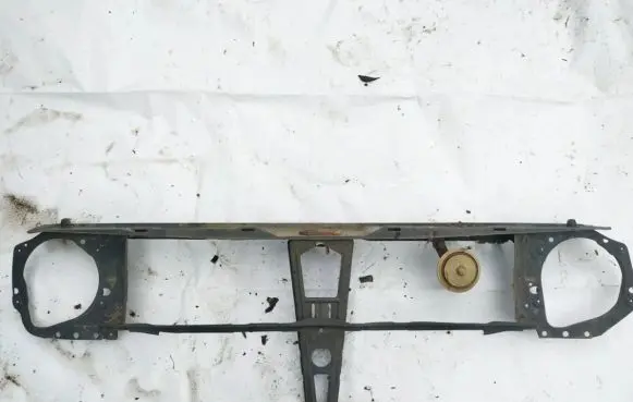 Volkswagen Golf II Radiator support slam panel