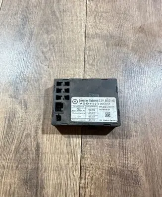 Mercedes-Benz E W211 Gateway control module A2115403145 410213005012