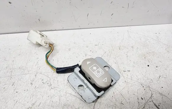 Nissan Qashqai Sunroof switch 25450JD02A