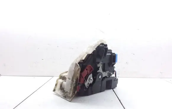 Volkswagen Golf V Front door lock