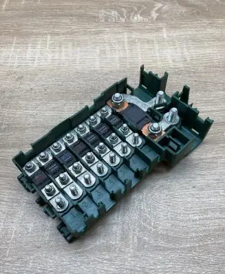 BMW 5 E39 Battery relay fuse 8367768