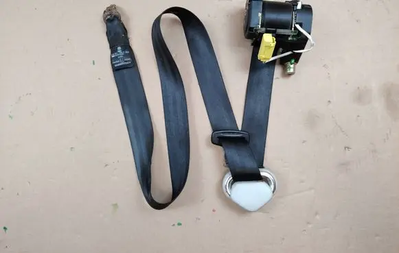Volkswagen Transporter - Caravelle T5 Front seatbelt 33014052