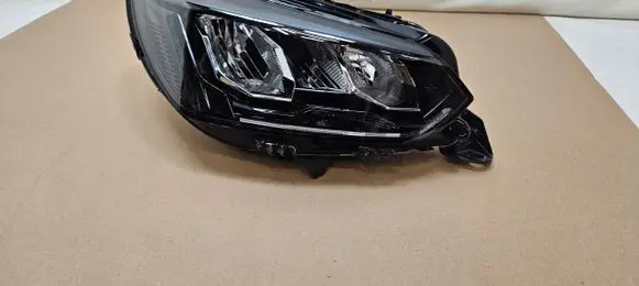 Peugeot 208 Headlight/headlamp 9833036180