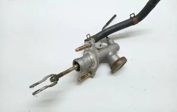 Nissan X-Trail T30 Clutch slave cylinder 