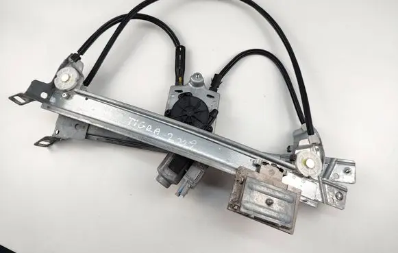 Opel Tigra B Front door window regulator with motor 93163588