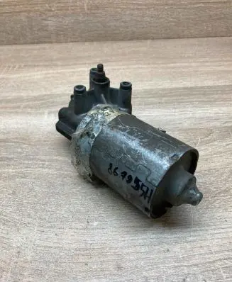 Volkswagen PASSAT B4 Wiper motor 402511