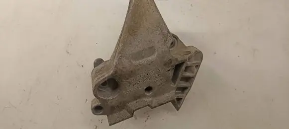 Volkswagen PASSAT B6 Engine mounting bracket 03G199207G