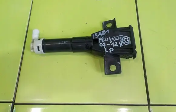 Volkswagen PASSAT B8 Headlight washer pump 87936