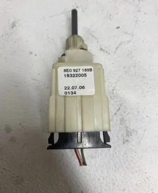 Audi A4 S4 B7 8E 8H Brake pedal sensor switch 8E0927189B 19322005 220706