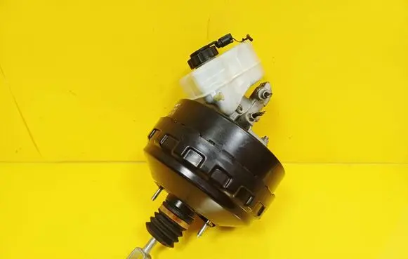 BMW 1 E81 E87 Brake booster 6775929