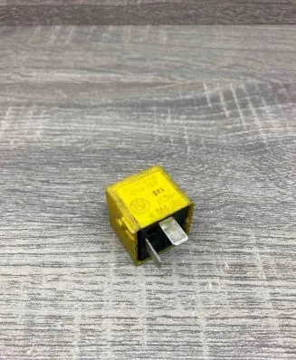 BMW 5 E34 Other relay 8366282 V23134Z1014