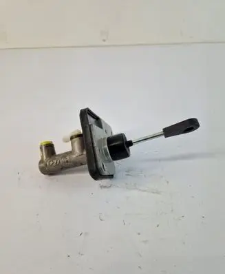 KIA Sorento Clutch master cylinder 