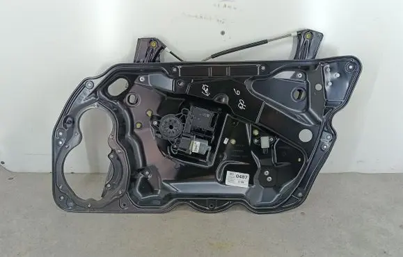 Volkswagen PASSAT B7 Front door window regulator with motor 