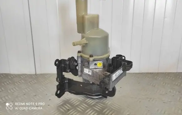 Peugeot Expert Power steering pump 9818127580