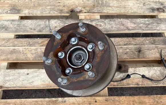 Renault Master III Front wheel hub spindle knuckle