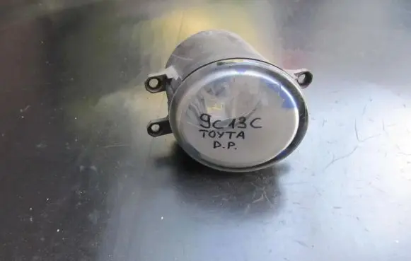 Toyota Auris 150 Front fog light 8121000042 89210656