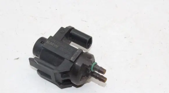 BMW 4 F32 F33 Turbo solenoid valve 70478502 8570591
