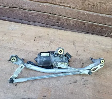 Peugeot 1007 Front wiper linkage and motor