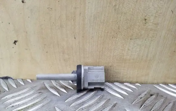 Volkswagen Touran I Interior temperature sensor 1J0907543