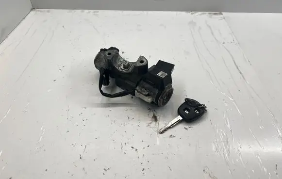 Toyota Avensis T250 Ignition lock 8978305010 N0501517