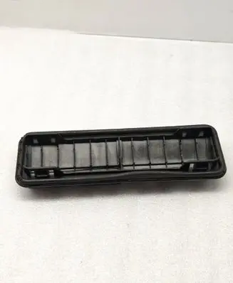 Audi A1 Quarter panel pressure vent 6X0819465E