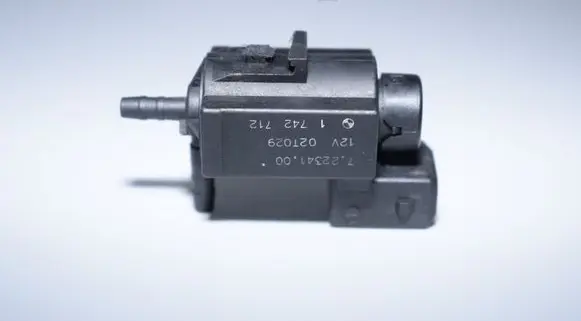 BMW 5 E39 Turbo solenoid valve 1742712