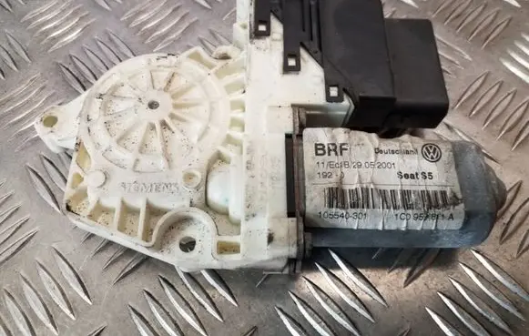Seat Toledo II (1M) Rear door window regulator motor 1C0959811A